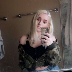 Meet your Posher, Selina